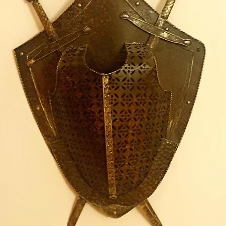 The Castle - Free Parking - Self Check In (adults Only) *