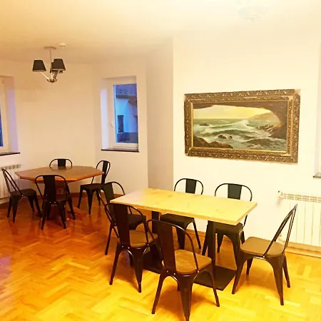 Apartamento The Castle - Free Parking - Self Check In (adults Only) *