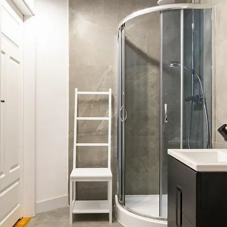 The Castle - Free Parking - Self Check In (adults Only)