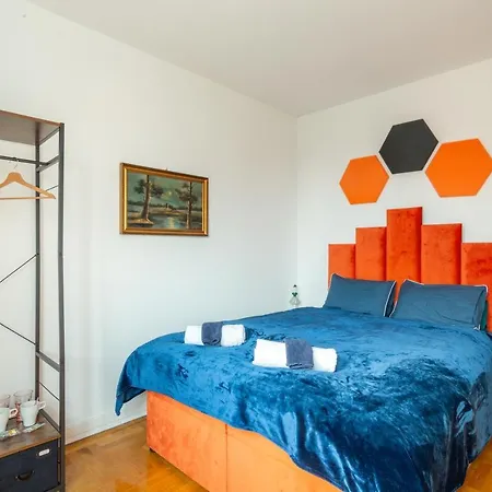 The Castle - Free Parking - Self Check In (adults Only) Apartamento *