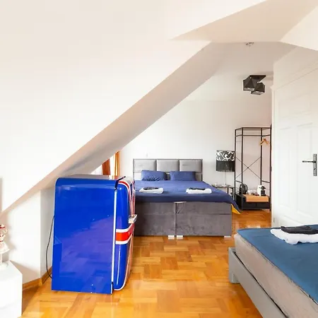 The Castle - Free Parking - Self Check In (adults Only) *