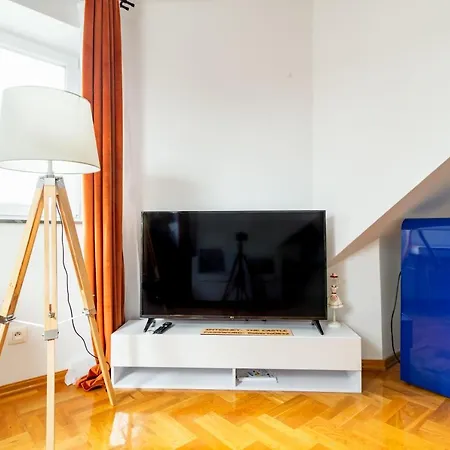 Apartamento The Castle - Free Parking - Self Check In (adults Only)