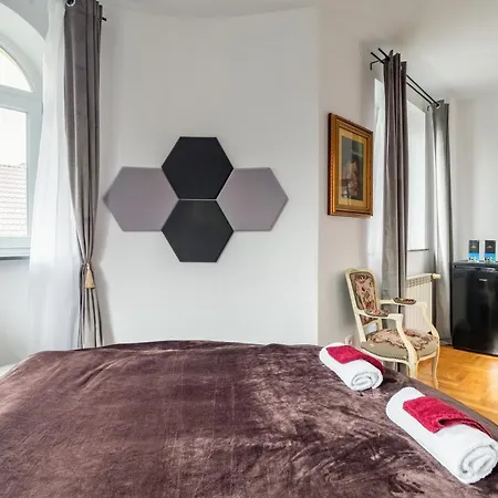 Apartamento The Castle - Free Parking - Self Check In (adults Only)