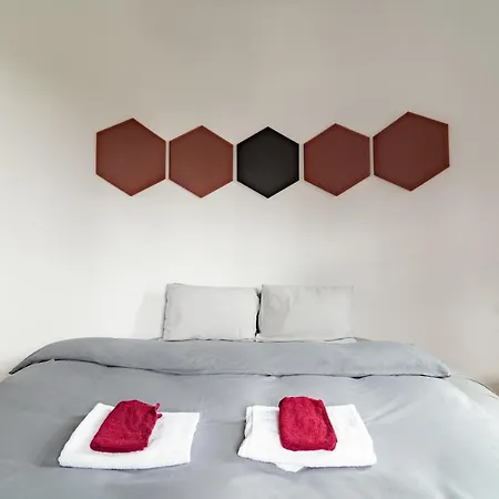 The Castle - Free Parking - Self Check In (adults Only) *