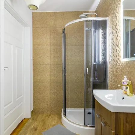 The Castle - Free Parking - Self Check In (adults Only)