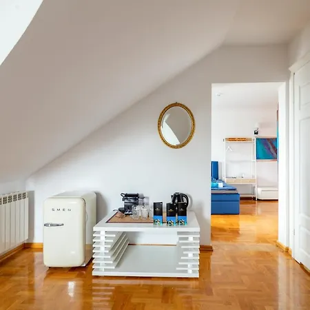 The Castle - Free Parking - Self Check In (adults Only) *