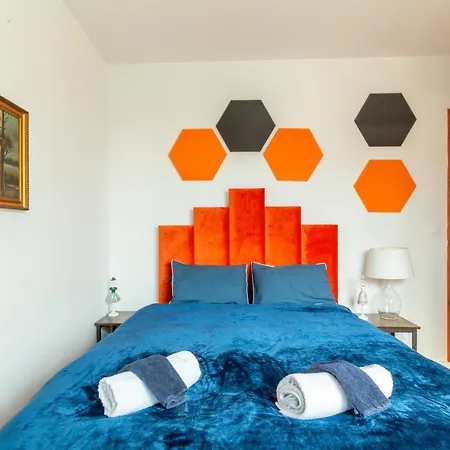 The Castle - Free Parking - Self Check In (adults Only) Apartamento *