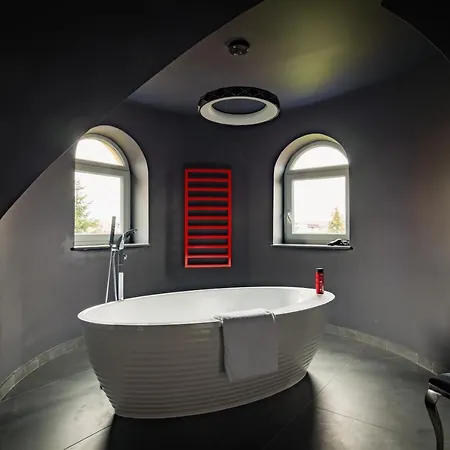 The Castle - Free Parking - Self Check In (adults Only) *