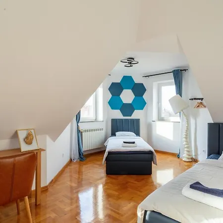 Апартаменты The Castle - Free Parking - Self Check In (adults Only)