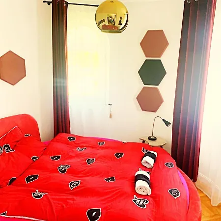 The Castle - Free Parking - Self Check In (adults Only) Apartamento