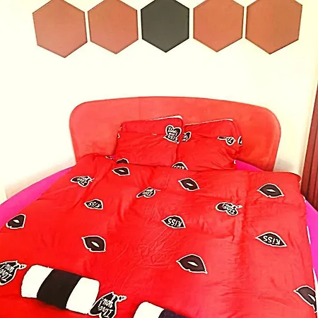 The Castle - Free Parking - Self Check In (adults Only)