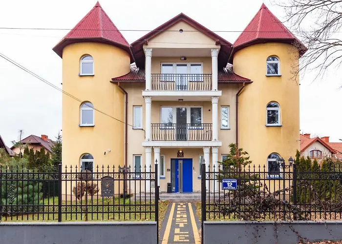 The Castle - Free Parking - Self Check In (adults Only) Apartament