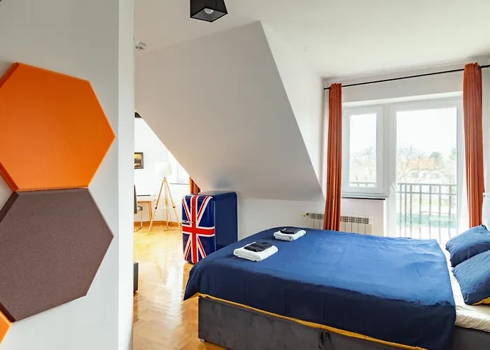 The Castle - Free Parking - Self Check In (adults Only)