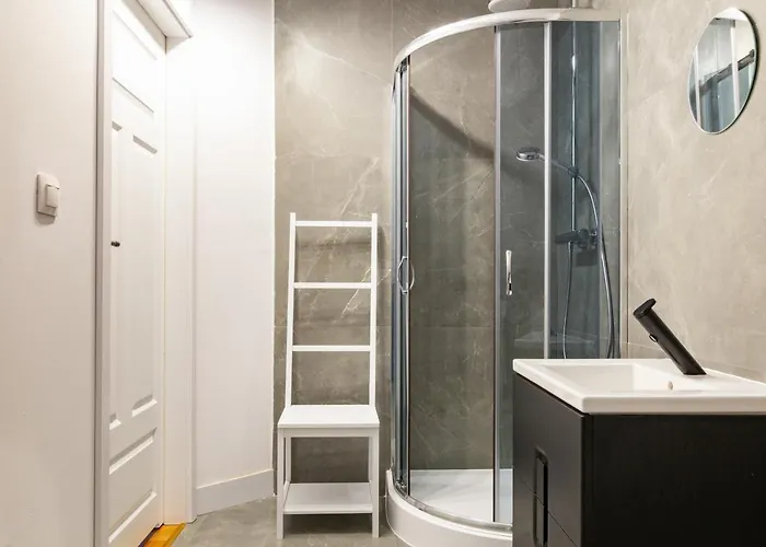 The Castle - Free Parking - Self Check In (adults Only)