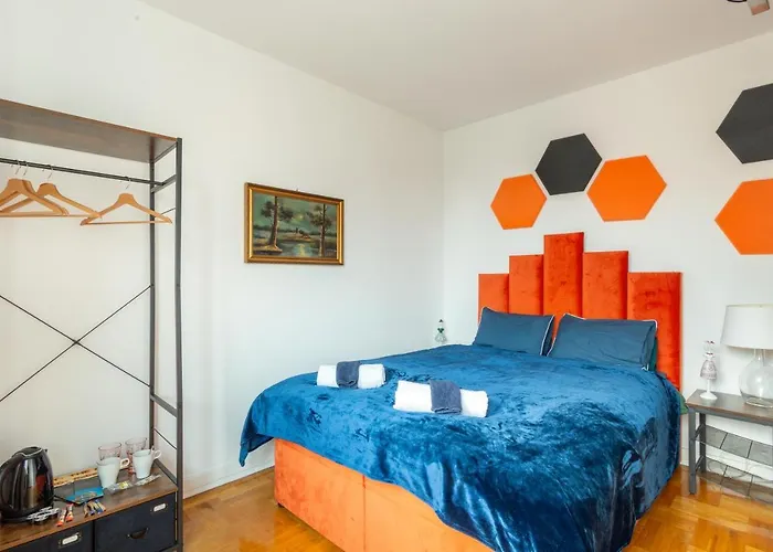 The Castle - Free Parking - Self Check In (adults Only) Apartament *