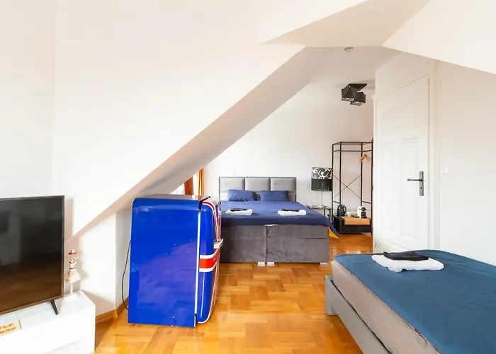 The Castle - Free Parking - Self Check In (adults Only) *