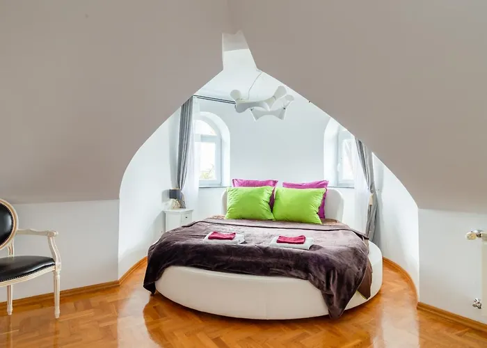 The Castle - Free Parking - Self Check In (adults Only) *