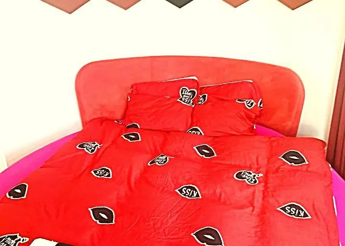 The Castle - Free Parking - Self Check In (adults Only)