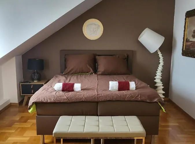 The Castle - Free Parking - Self Check In (adults Only) *