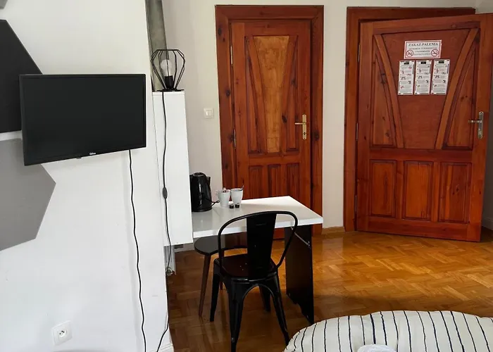 The Castle - Free Parking - Self Check In (adults Only) *