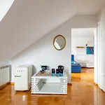 The Castle - Free Parking - Self Check In (adults Only) *