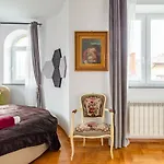 The Castle - Free Parking - Self Check In (adults Only) Apartament