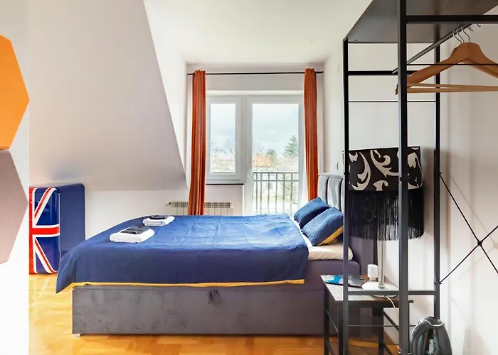 The Castle - Free Parking - Self Check In (adults Only) Appartamento