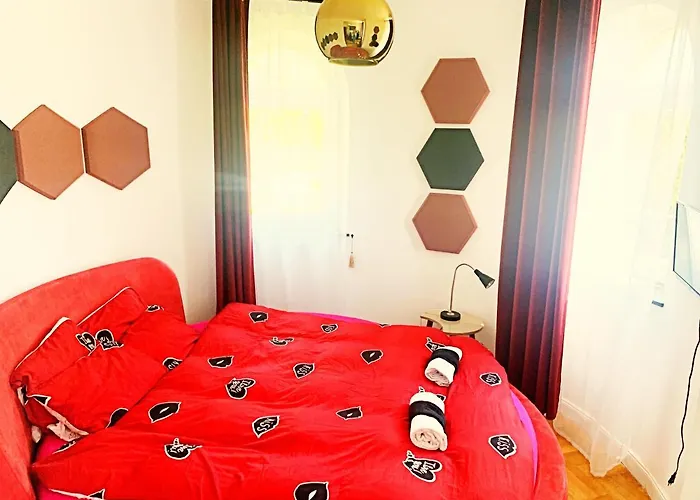 The Castle - Free Parking - Self Check In (adults Only) Appartamento